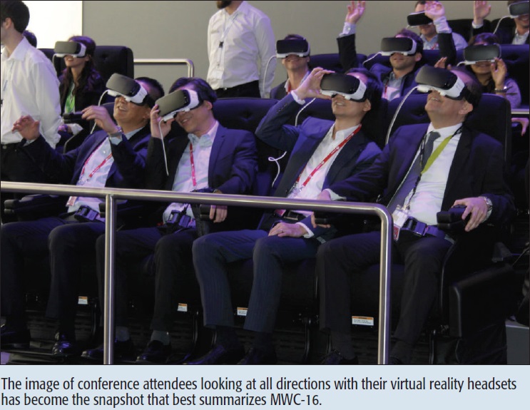 The image of conference attendees looking at all directions with their virtual reality headsets has become the snapshot that best summarizes MWC-16.